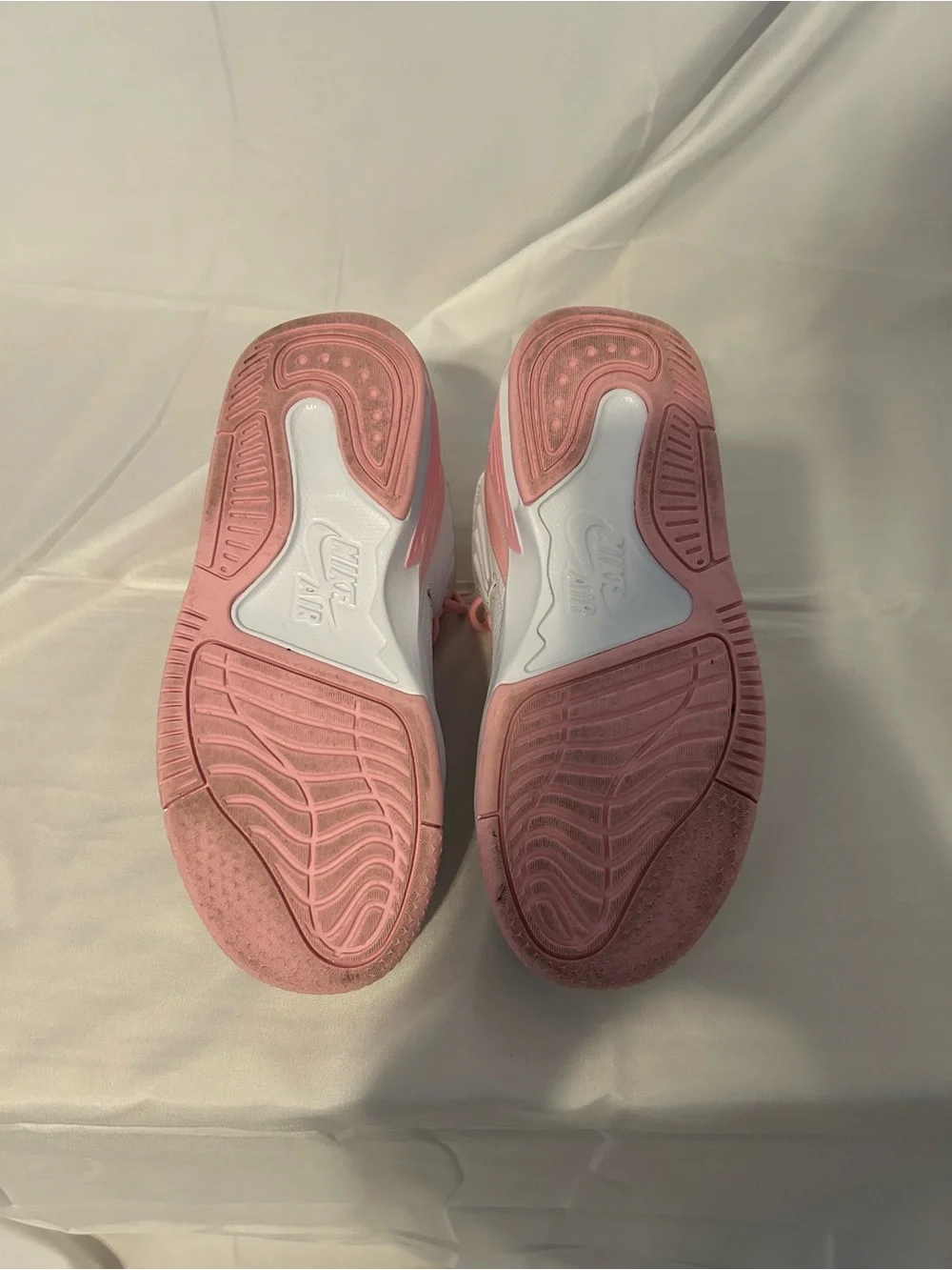 AirJordan Max Aura 5 Kids White and Pink High-Top Sneakers, Y4.5
